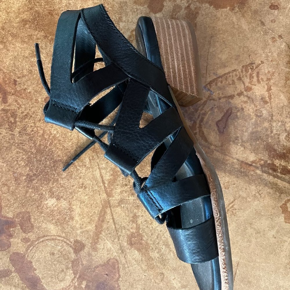 Black leather lace-up gladiator-style sandals size 7